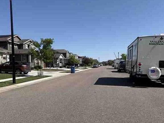 Exterior Neighborhood (street photo)