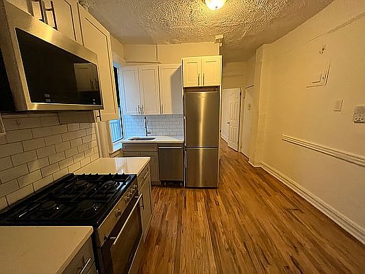 2nd image of 142 S 9th St #E8