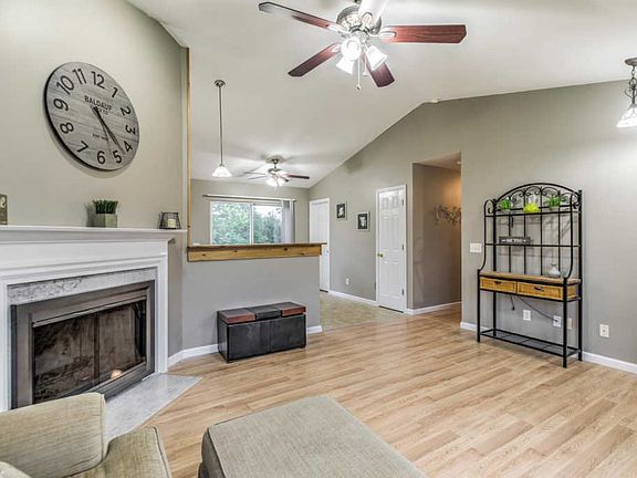 3rd image of 228 Destiny Ct