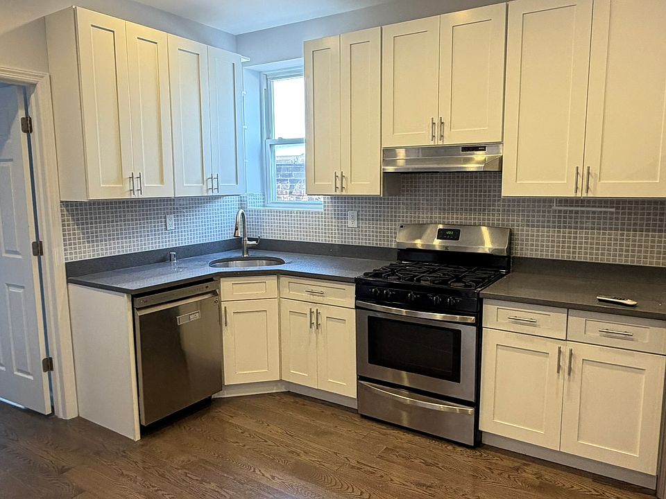 1st image of 30-36 Steinway St #3