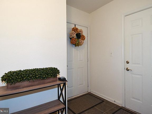 4th image of 12886 Fair Briar Ln