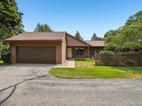 7775 Oakland Pl, Waterford, MI 48327