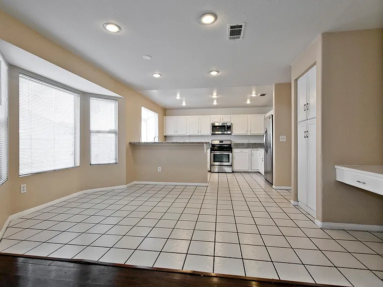 6580 Goldensun Ct — Photo 10