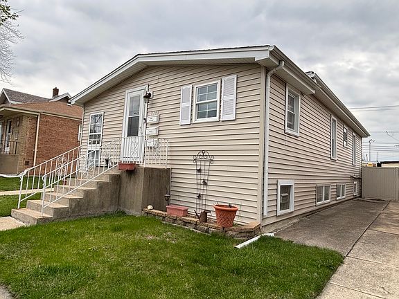 2nd image of 2340 Krueger St