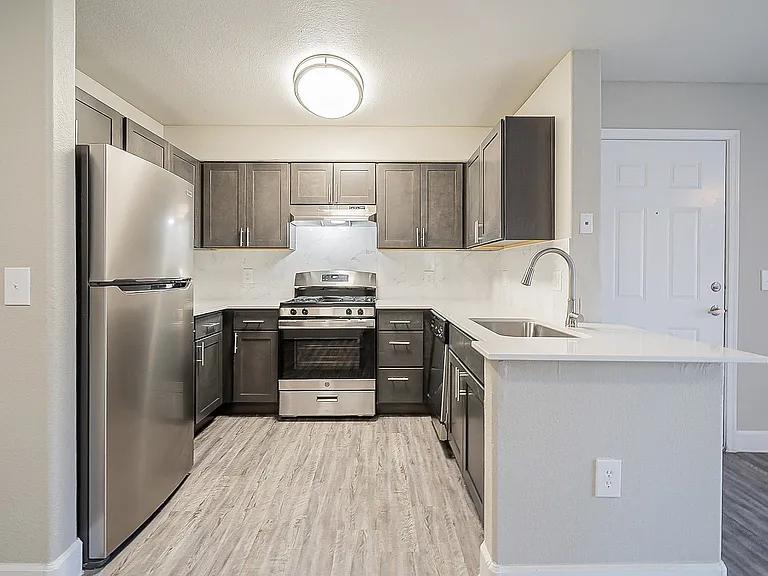 Sterling Point Apartment Homes — Photo 43