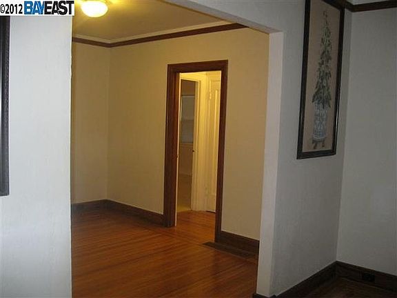 5th image of 557 Superior Ave