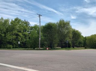 2 E Britnie Dr, Poplar Grove, IL 61065