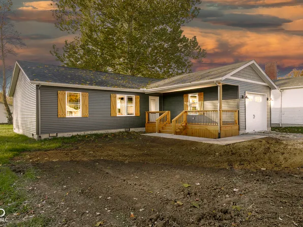 521 W Maple St, Austin, IN 47102