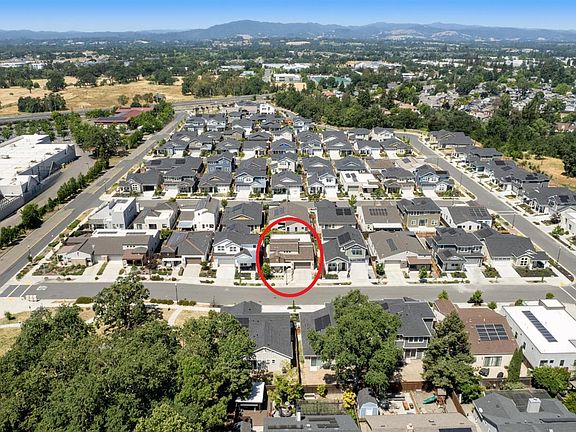 5th image of 1431 Acorn Way