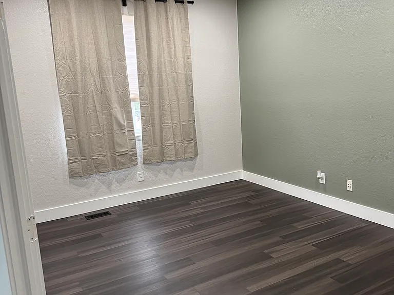 204 Straw Ct — Photo 6