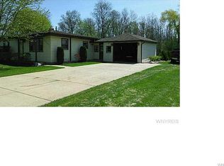 6449 Aiken Rd, Lockport, NY 14094