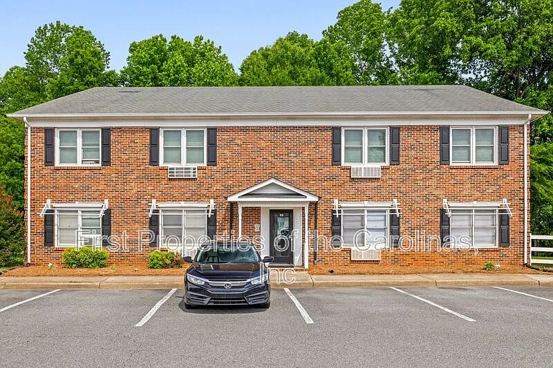 113 Stroupe Rd E
