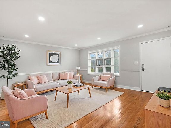 2nd image of 7604 Windy Rdg