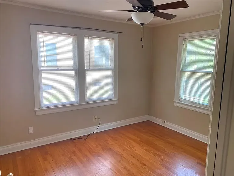 325 E Duffy St — Photo 7