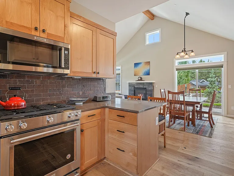 2439 NW Drouillard Ave — Photo 11