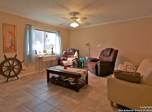3rd image of 10939 Crown Park Dr