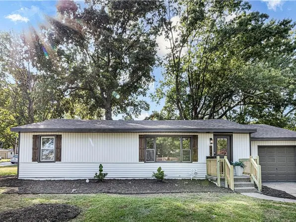 610 SE Browning Ave, Lees Summit, MO 64063