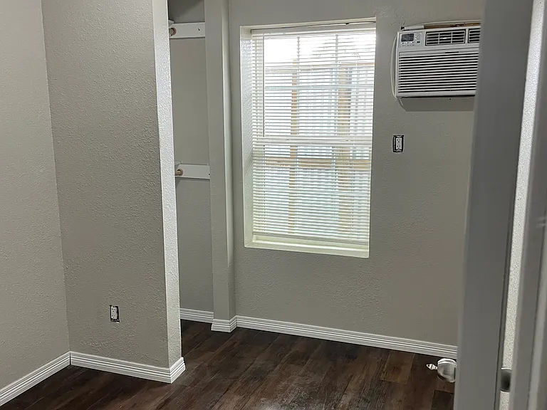 7436 Navigation Blvd #8 — Photo 5