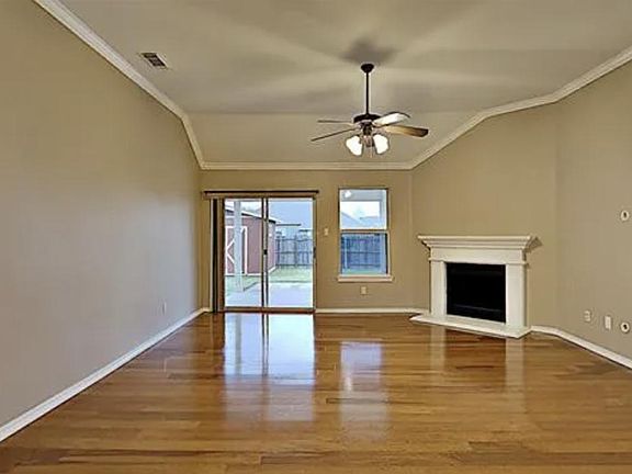 3rd image of 217 Glory St