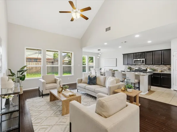 517 High Desert Dr, Fort Worth, TX 76131