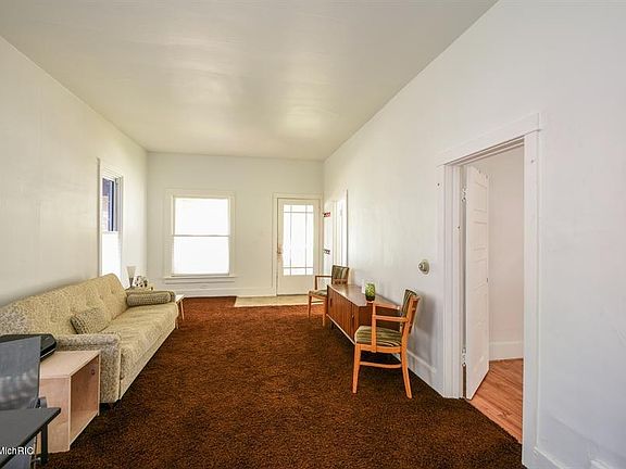 3rd image of 410 La Salle Ave
