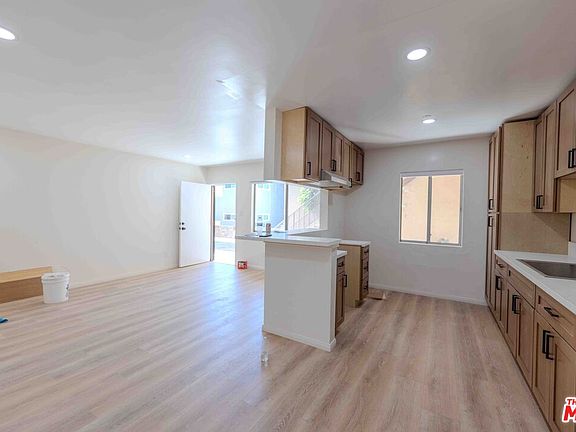 4th image of 1118 Waterloo St APT 2