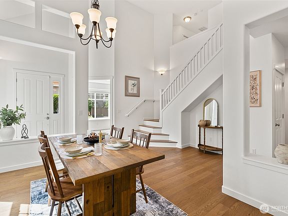 4th image of 254 Elma Court NE