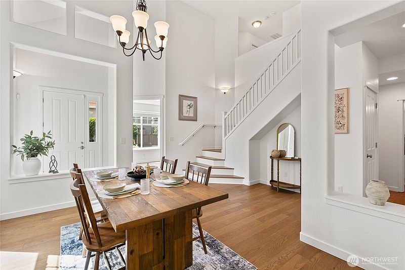 4th image of 254 Elma Court NE