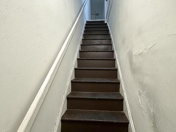 2nd image of 6906 Woodland Ave