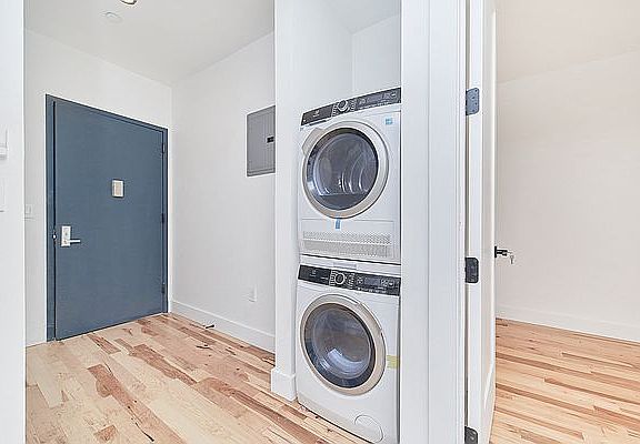 2nd image of 1014 Fulton St #3A
