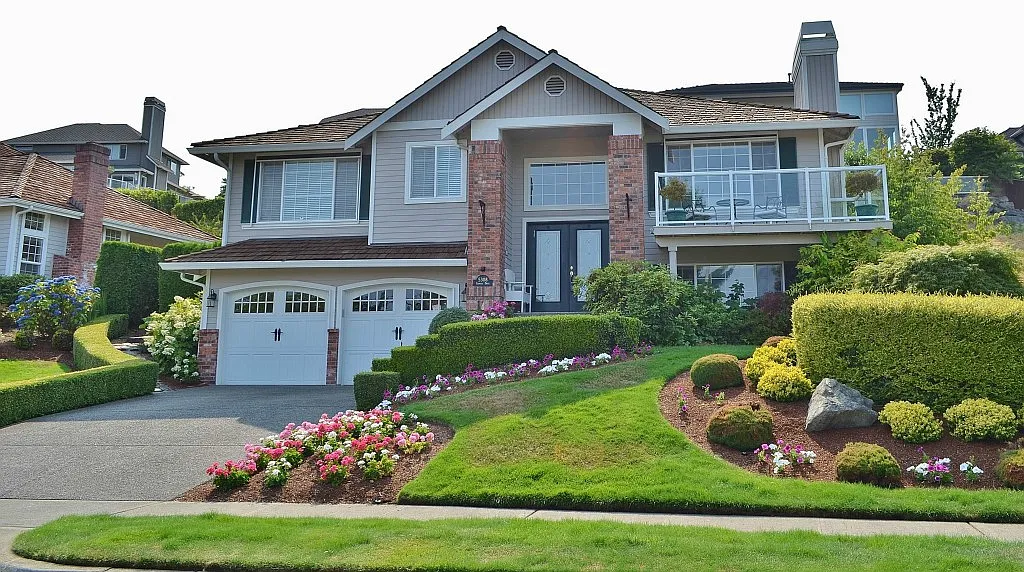 5308 Chinook Dr NE photo 1