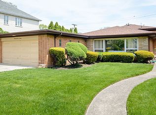 7107 N East Prairie Rd, Lincolnwood, IL 60712