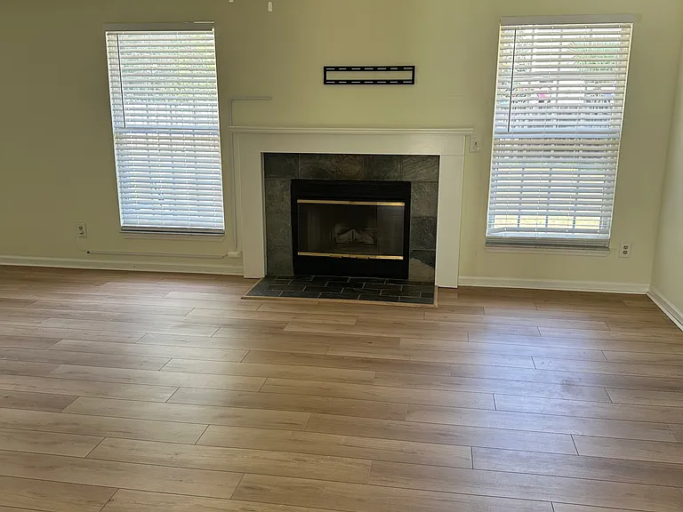 1371 Downsberry Dr — Photo 3