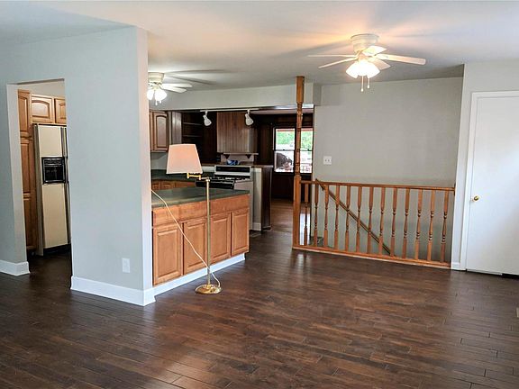 4th image of 255 Saint Edward Ln