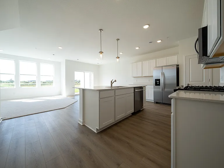 10429 Ithaca Ln N — Photo 2