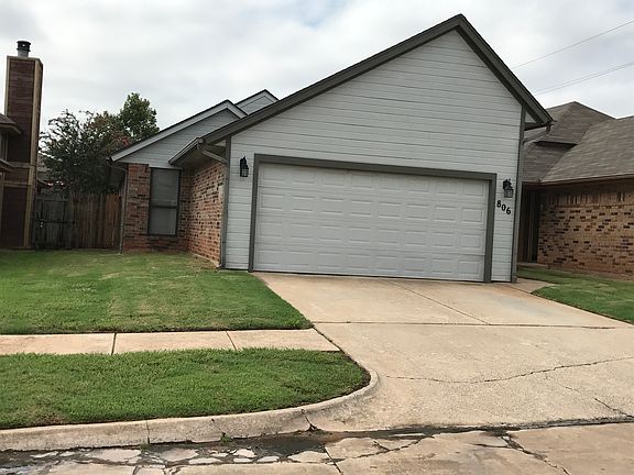 5th image of 806 NE 17th Ct
