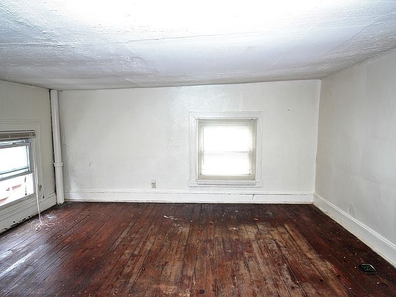 5th image of 710 Saint Paul St #3R