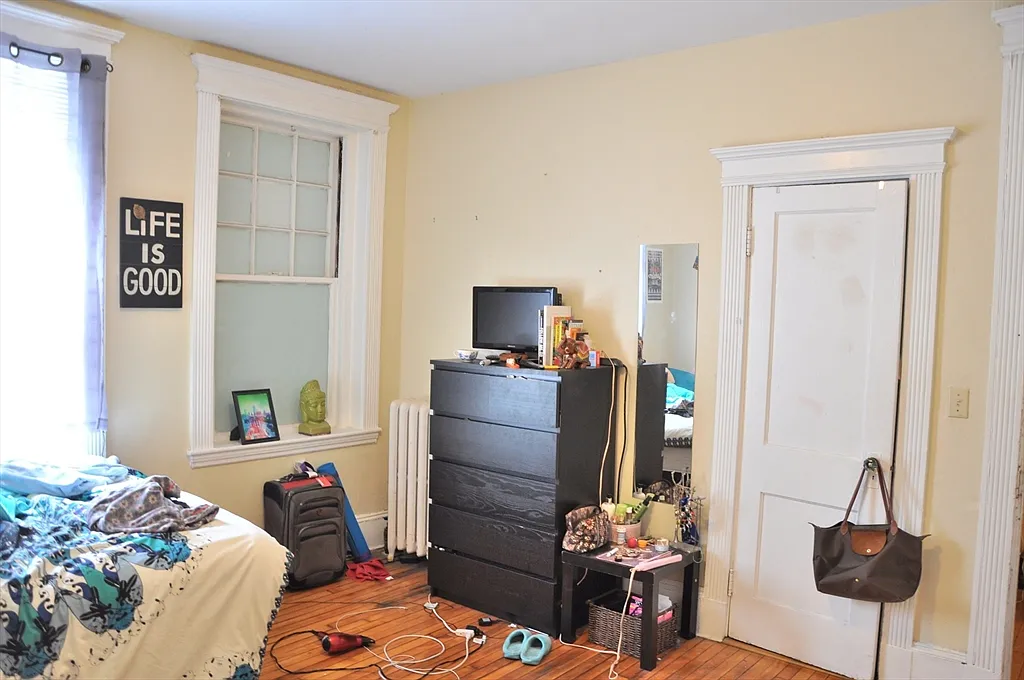 4 bed, 2.0 bath, 1200 sqft, $4,350 — Photo 3