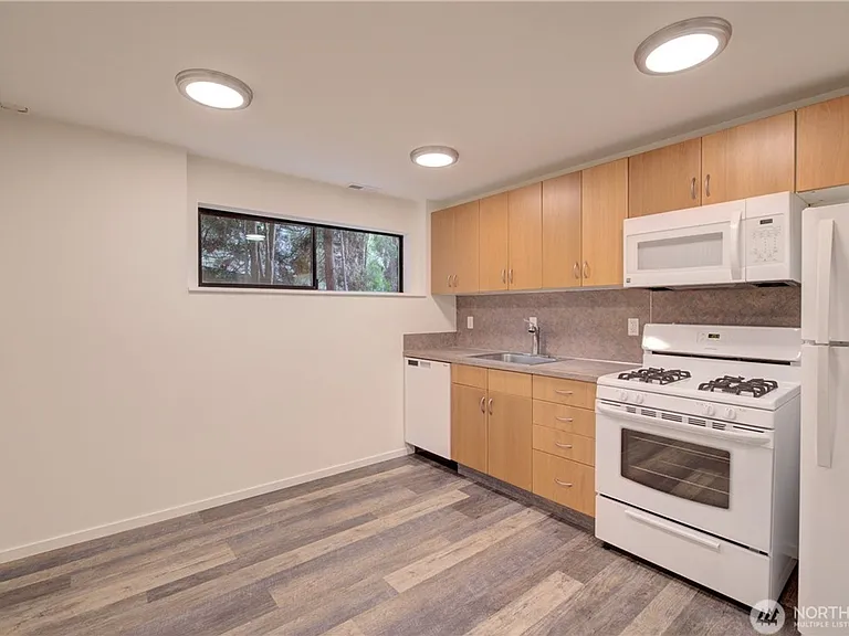 3406 W Lake Sammamish Pkwy NE — Photo 21
