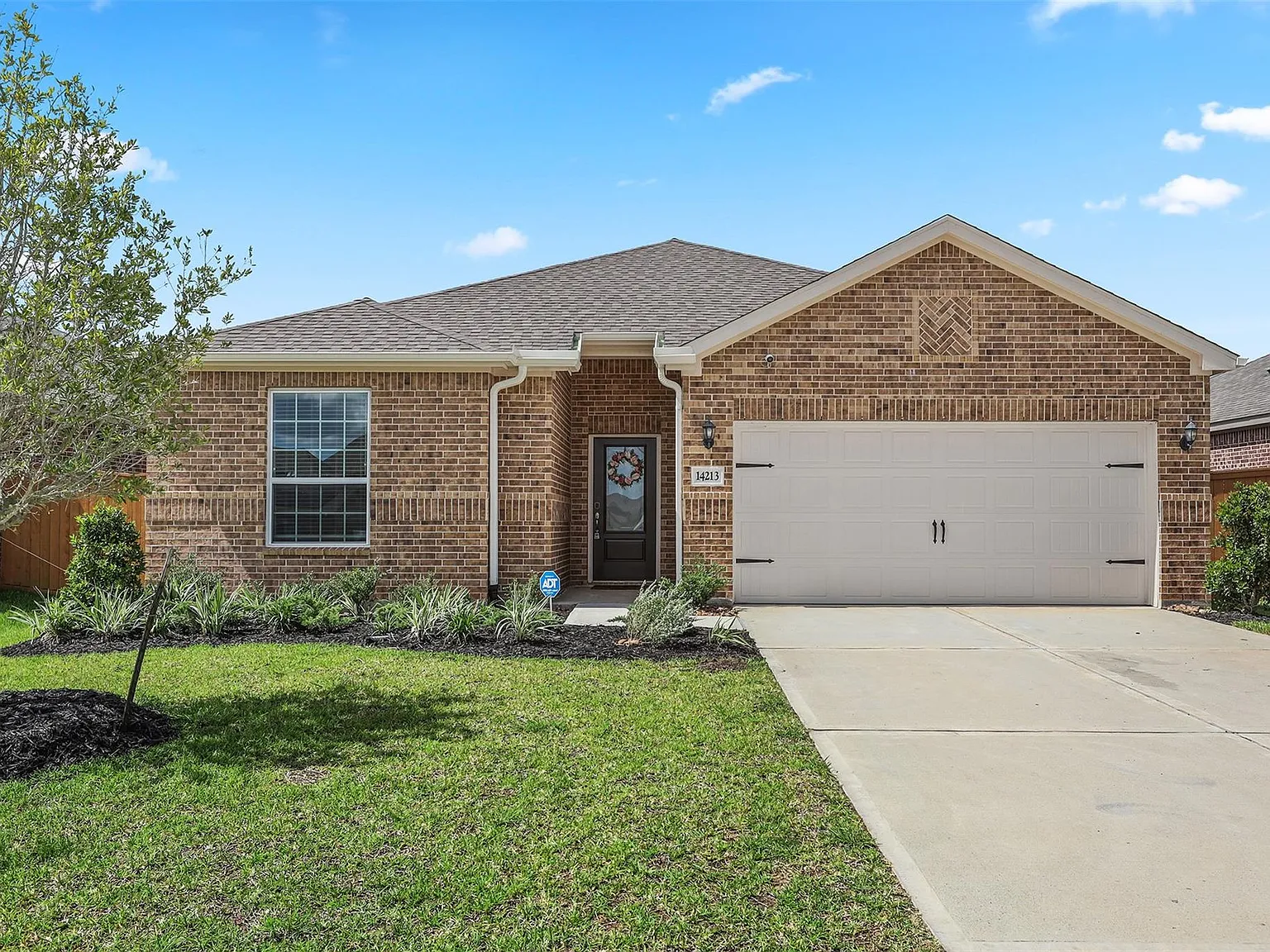 3 bed, 2.0 bath, 1624 sqft, $2,500 — Photo 2