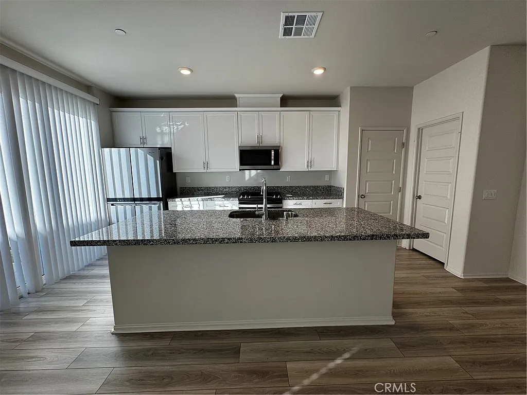 3 bed, 2.5 bath, 1504 sqft, $2,995 — Photo 4
