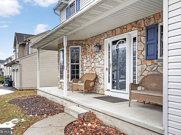 4th image of 209 Woodbridge Ln