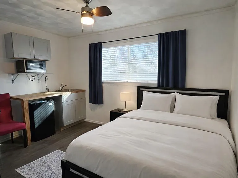 Double or Single Occupancy. Private Bathroom and Kitchenette with double access: to sunroom and interior of the house