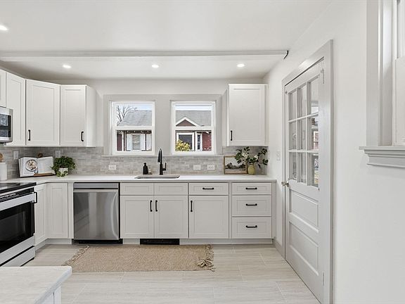 2nd image of 41 Fremont St