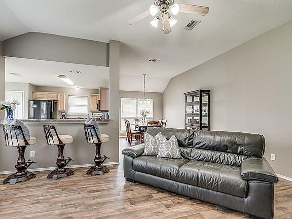 5th image of 119 Chesterfield Cir