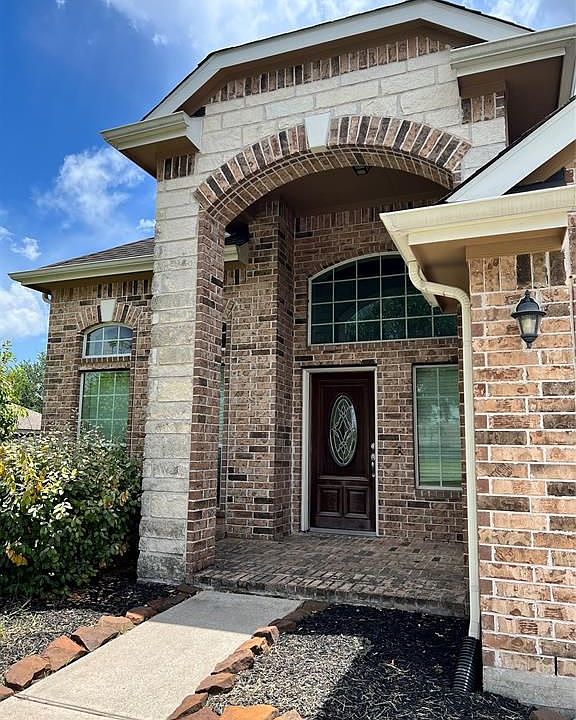 1st image of 3909 Glenoak Dr
