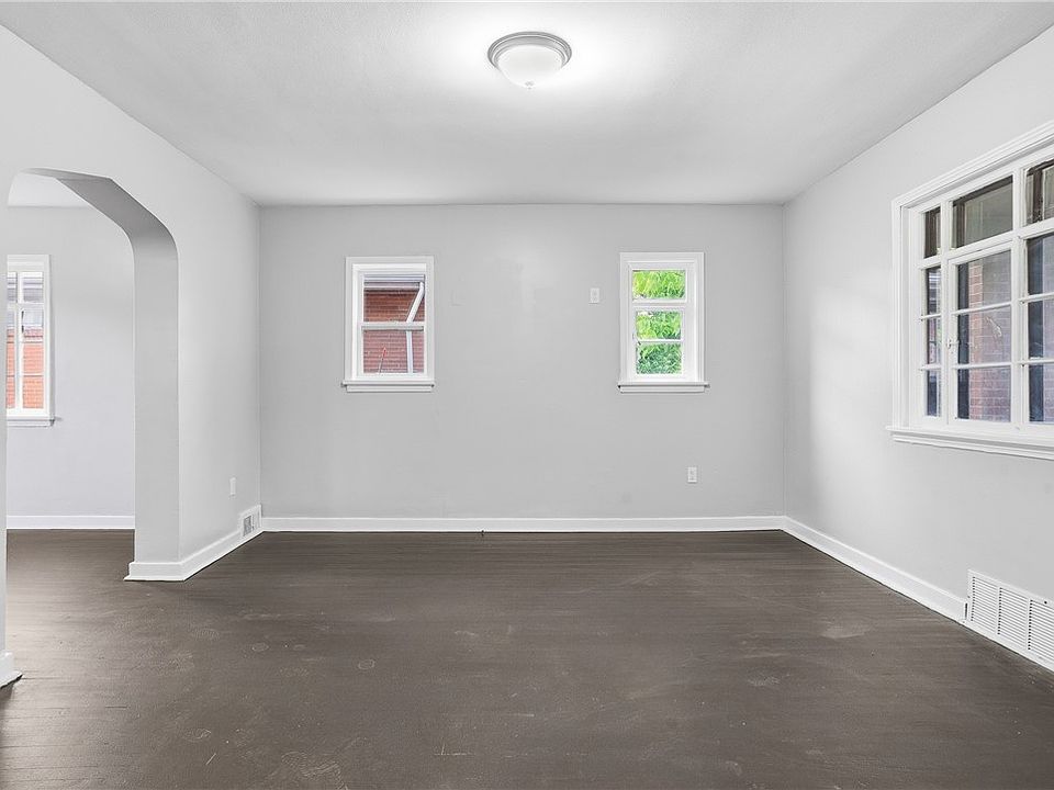 10th image of 700 Large Ave