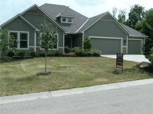 15311 Pine Ridge Rd, Basehor, KS 66012