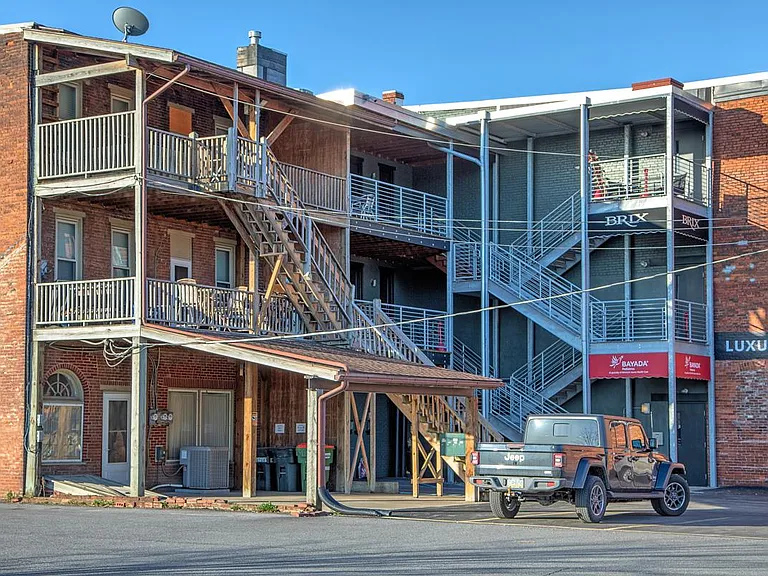 209 E 3rd St #3C — Photo 14