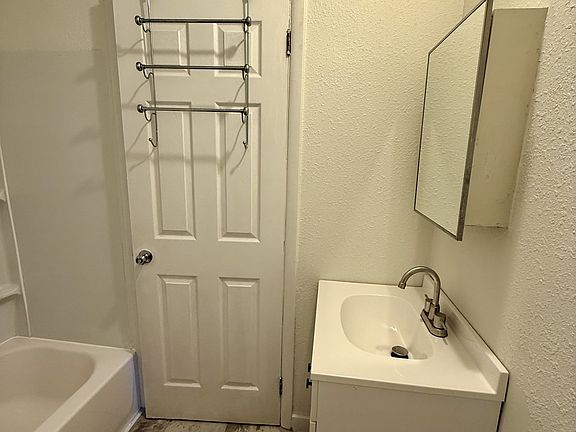 5th image of 122 N 4th St APT D